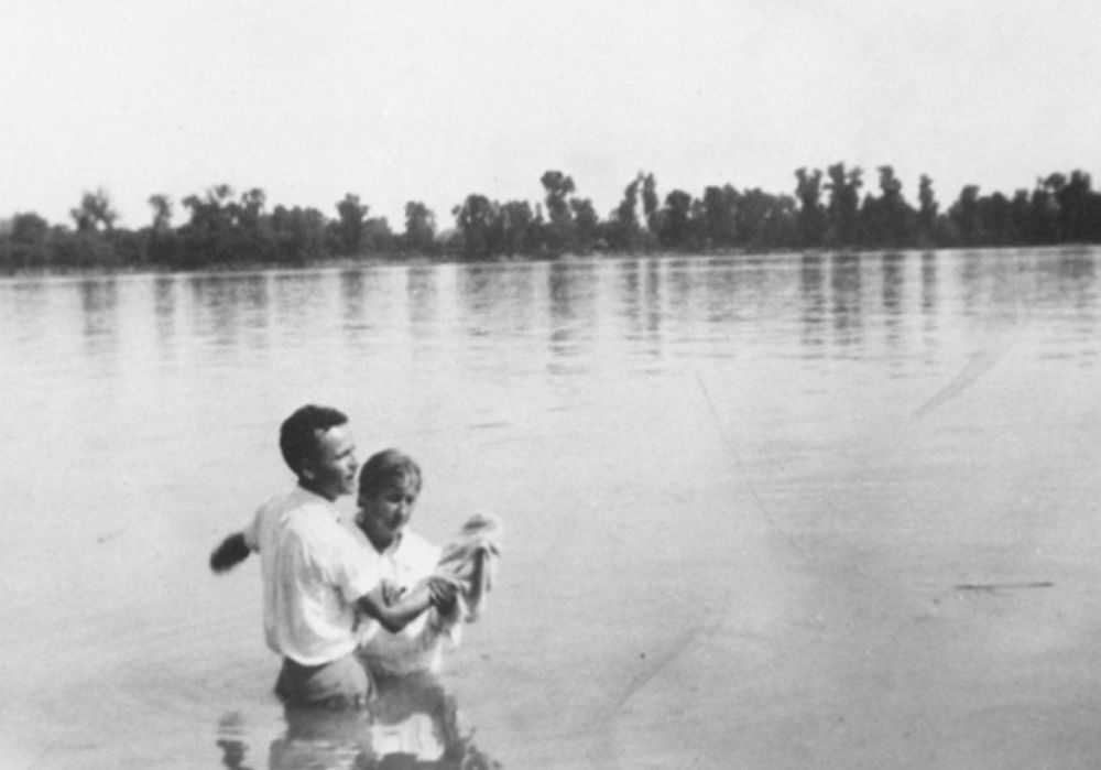 baptizing_ohio_river.jpg